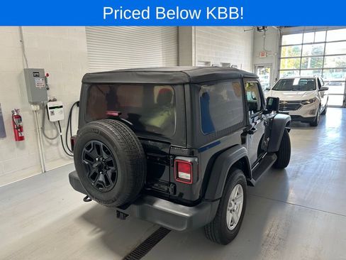 Used 2018 Jeep Wrangler Sport AWD/4WD image 8