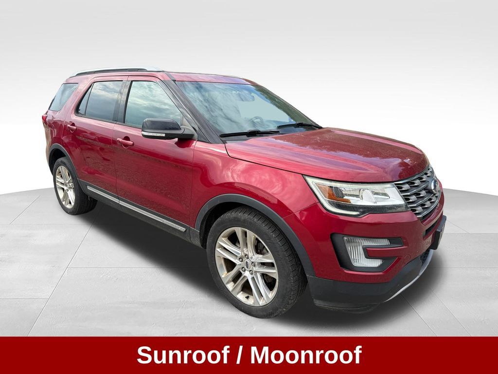 Used 2017 Ford Explorer XLT w/ Equipment Group 202A AWD/4WD image 9
