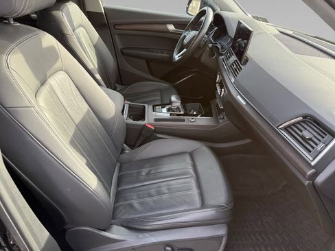 Used 2021 Audi Q5 Premium w/ Convenience Package image 9