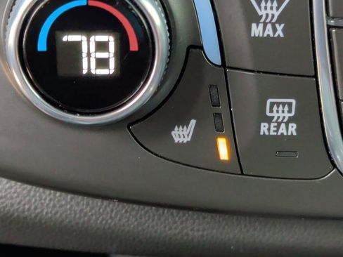 Used 2022 Chevrolet Traverse RS image 26