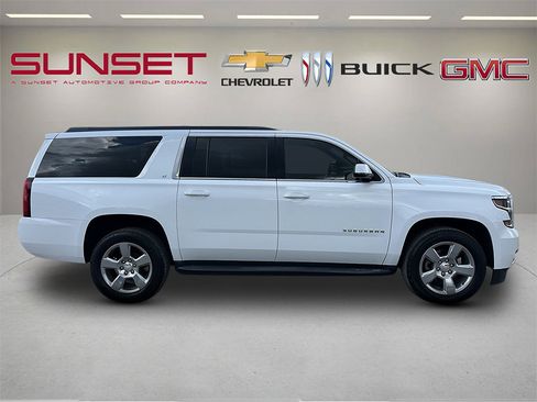 Certified 2019 Chevrolet Suburban LT RWD image 3