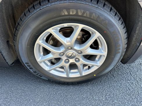 Used 2023 Chrysler Pacifica Touring-L FWD image 28