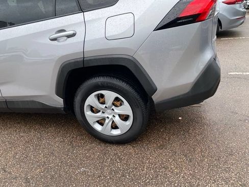 Used 2021 Toyota RAV4 LE FWD image 14