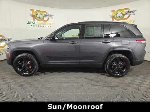 Used 2023 Jeep Grand Cherokee Altitude AWD/4WD image 4