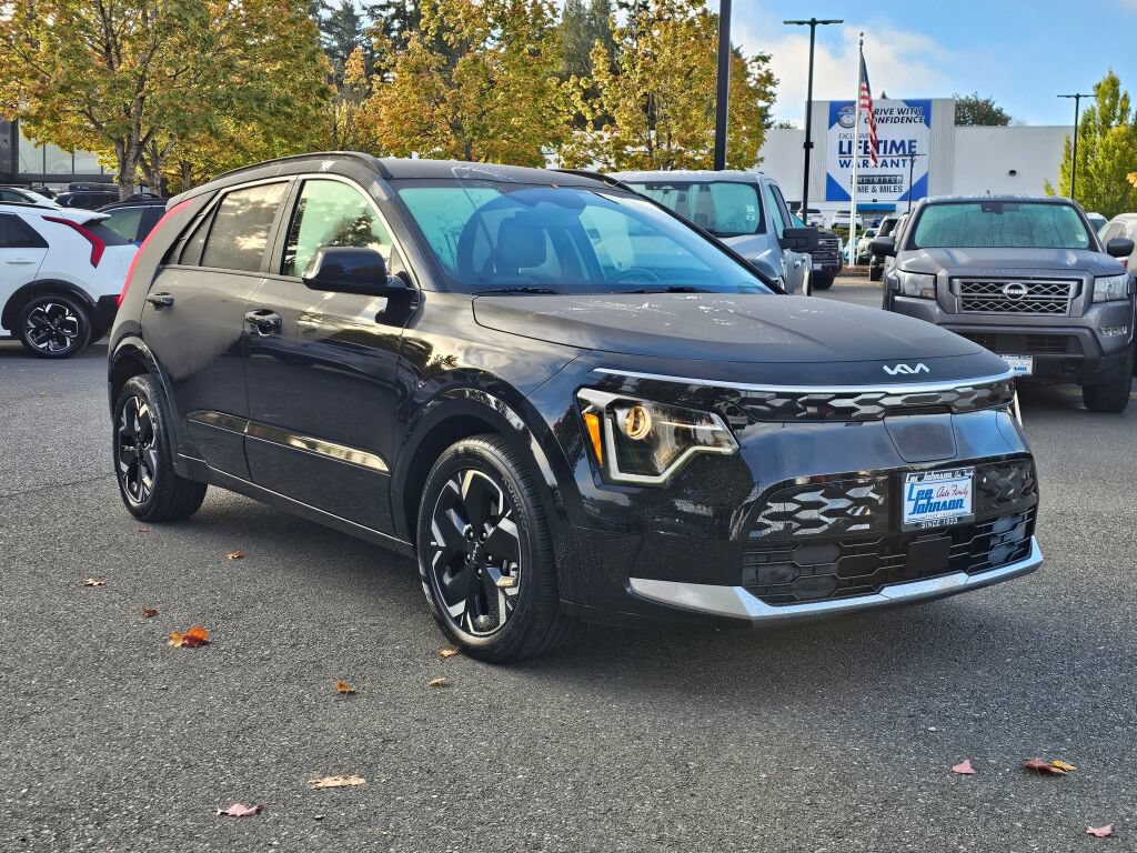 Certified 2023 Kia Niro Wind w/ Wind Preserve Package FWD image 3