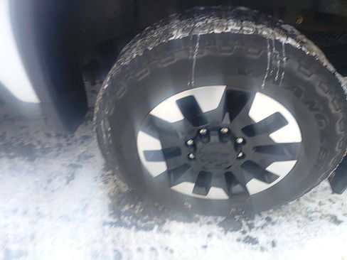 Used 2020 Chevrolet Silverado 2500 LT w/ Convenience Package image 4