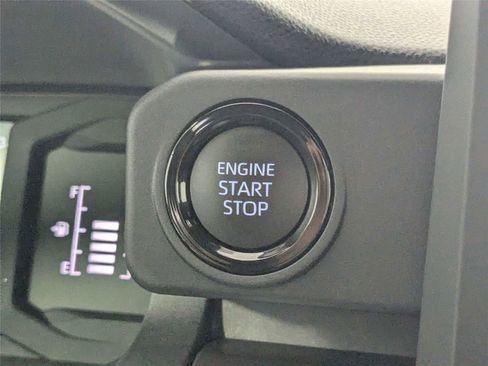 Certified 2024 Toyota Tacoma SR5 AWD/4WD image 26