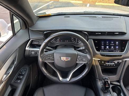 Used 2025 Cadillac XT6 Luxury image 25