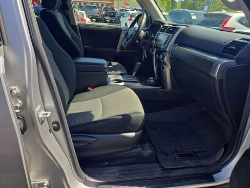 Used 2020 Toyota 4Runner SR5 AWD/4WD image 24