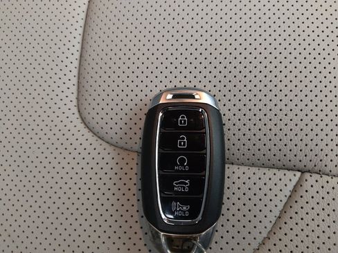 Used 2023 Hyundai Elantra Limited image 32