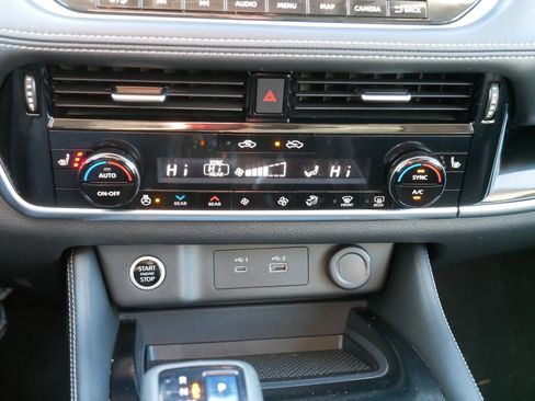 Certified 2022 Nissan Rogue SL w/ SL Premium Package image 23