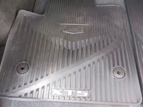 Used 2018 Cadillac XT5 FWD image 21