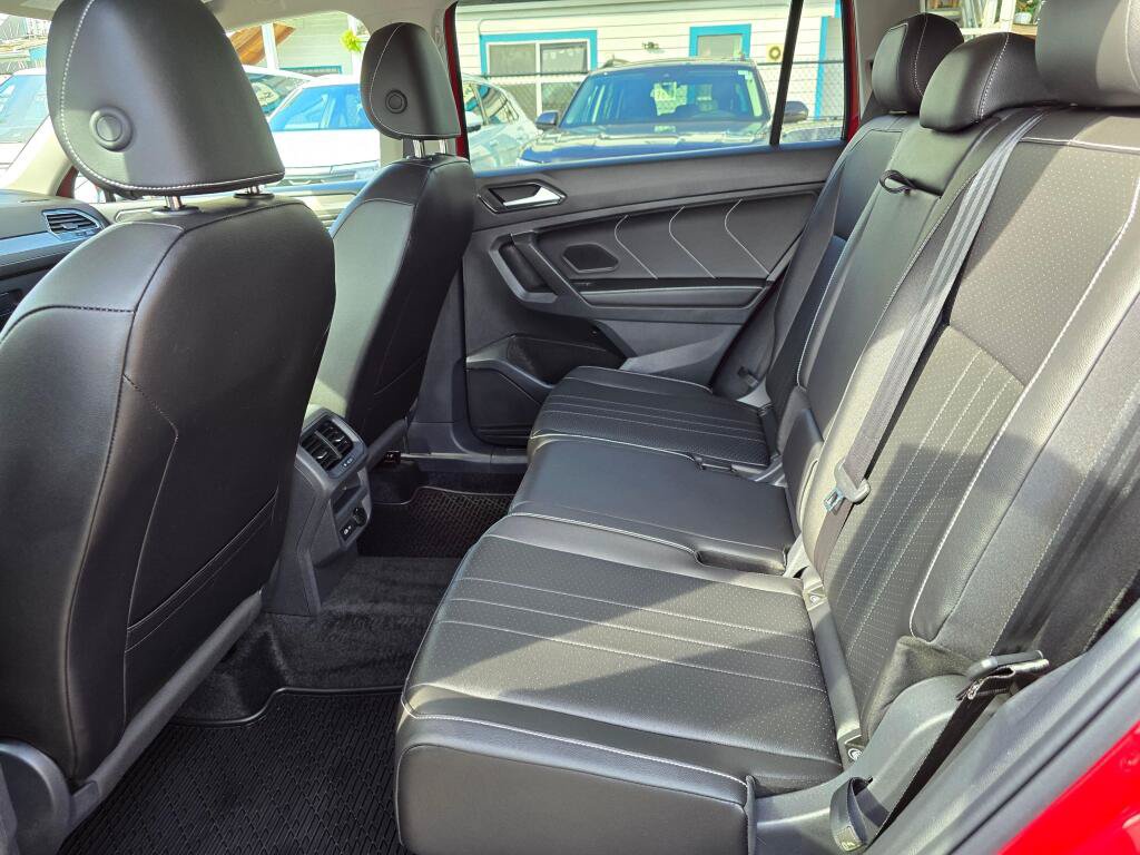 Used 2024 Volkswagen Tiguan SE AWD/4WD image 17