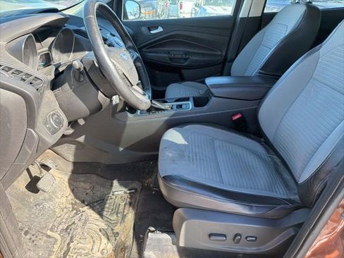 Used 2017 Ford Escape SE w/ SE Sport Appearance Package image 16