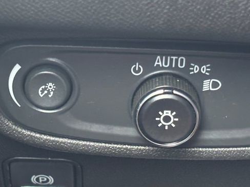 Used 2024 GMC Terrain SLE w/ Driver Convenience Package FWD image 32