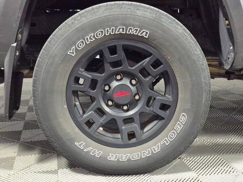 Used 2017 Toyota Tacoma TRD Sport image 26