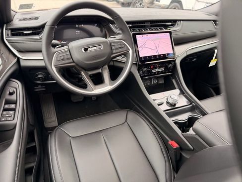 New 2025 Jeep Grand Cherokee L Limited image 11