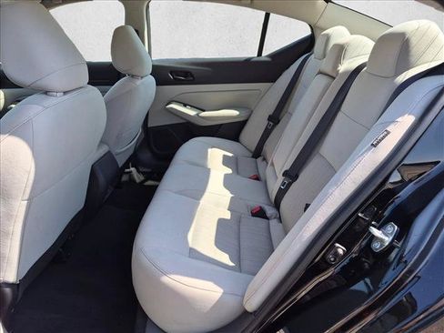 Used 2025 Nissan Altima 2.5 SV FWD image 17