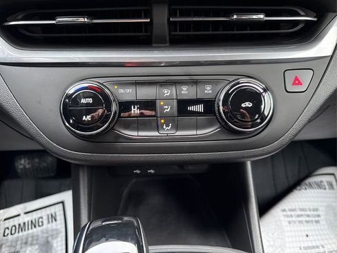 Used 2024 Buick Envista Preferred image 29