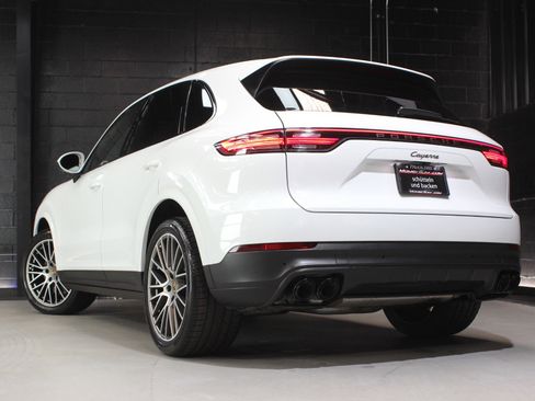 Used 2022 Porsche Cayenne Platinum Edition image 11