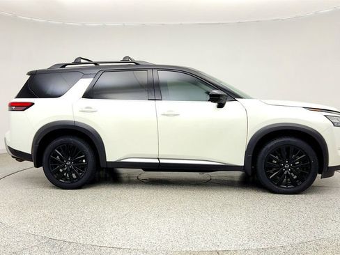 Used 2023 Nissan Pathfinder Platinum FWD image 4