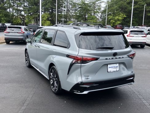 Used 2026 Toyota Sienna XSE FWD image 8