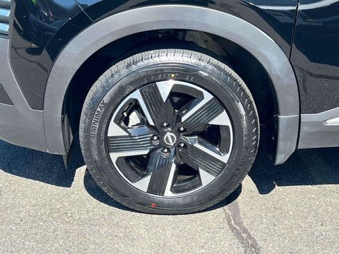 Used 2025 Nissan Kicks SV AWD/4WD image 6