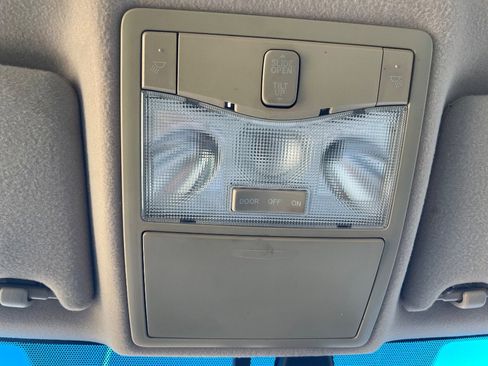 Used 2007 Toyota Avalon Limited image 33