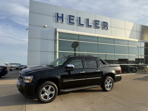Used 2013 Chevrolet Avalanche LTZ AWD/4WD image 3