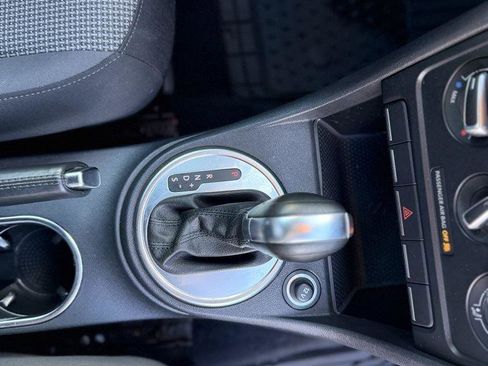 Used 2018 Volkswagen Beetle S image 24