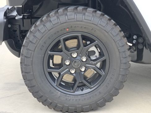 New 2026 Jeep Gladiator Sport AWD/4WD image 10