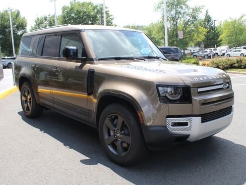 Used 2025 Land Rover Defender 130 S image 9