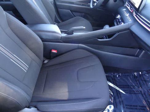 Used 2024 Hyundai Elantra SEL FWD image 12