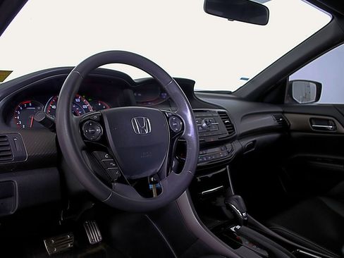 Used 2017 Honda Accord Sport image 20