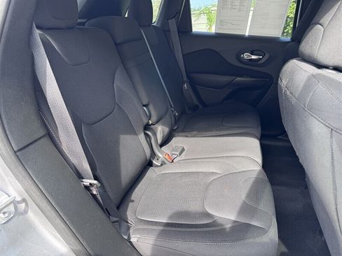 Used 2017 Jeep Cherokee Latitude FWD image 17