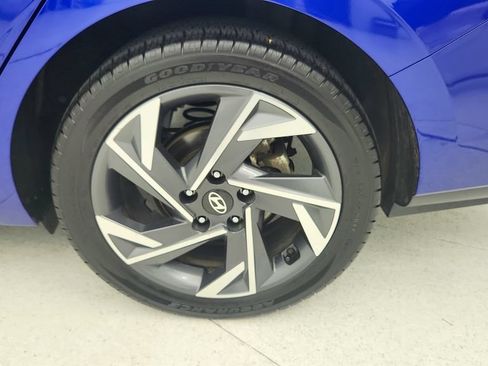 Used 2025 Hyundai Elantra SEL FWD image 28