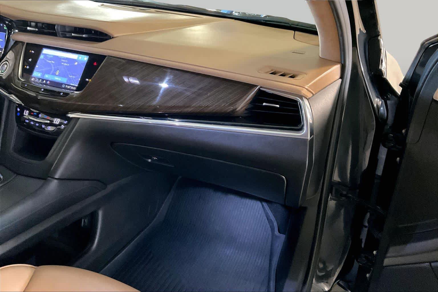 Used 2020 Cadillac XT6 Premium Luxury w/ Platinum Package FWD image 17