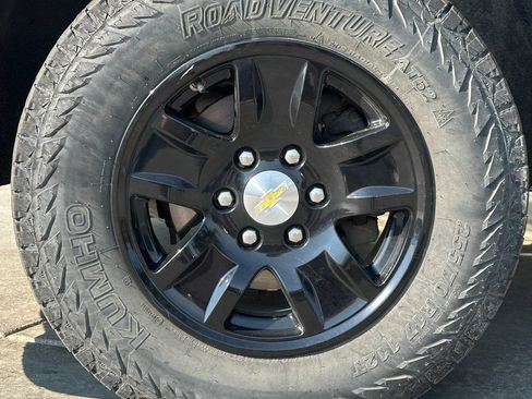 Used 2019 Chevrolet Silverado 1500 LT AWD/4WD image 23