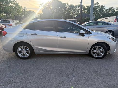 Used 2016 Chevrolet Cruze LT FWD image 9