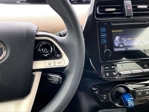 Used 2018 Toyota Prius Two w/ Prius Two Safety Plus Package FWD image 25