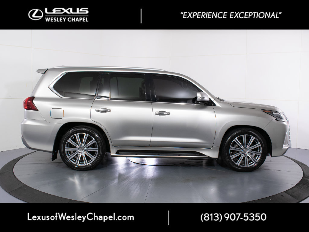 Used 2016 Lexus LX 570 4WD w/ Luxury Package image 2
