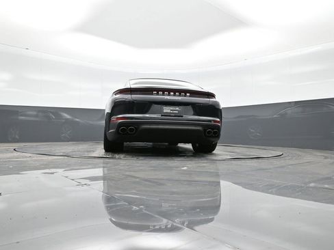 Used 2025 Porsche Panamera RWD image 36