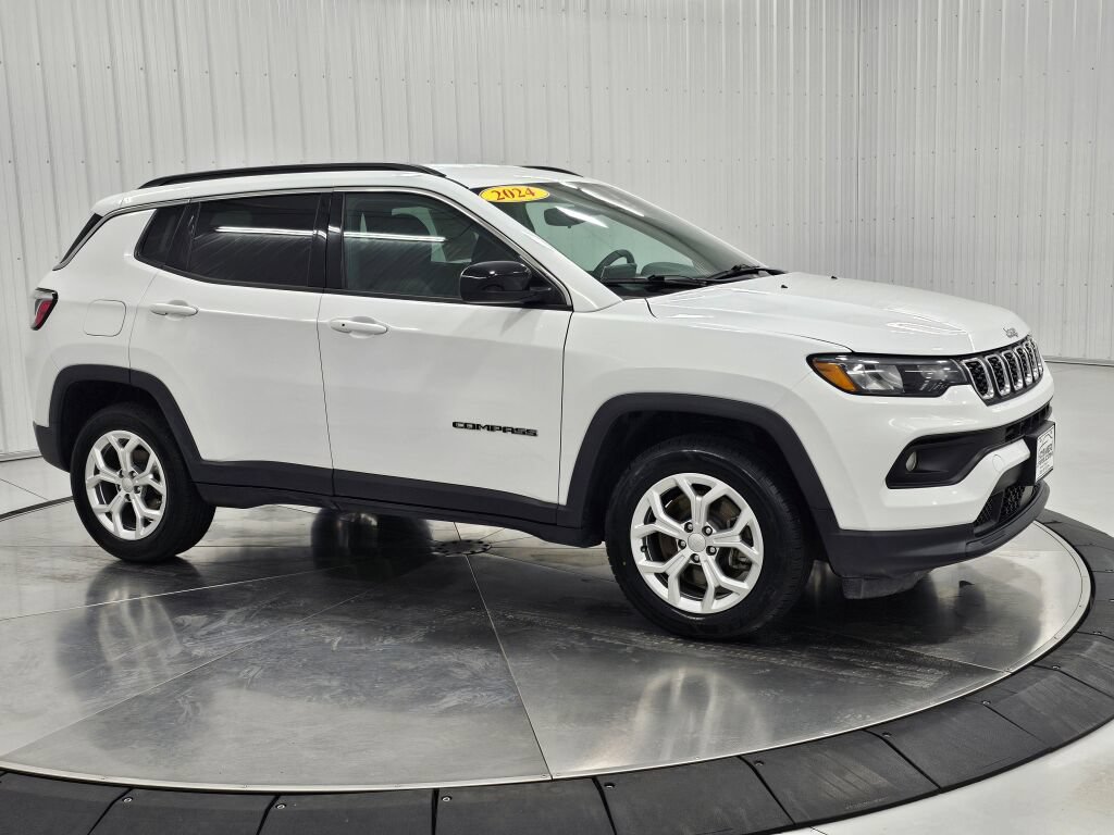 Used 2024 Jeep Compass Latitude AWD/4WD image 7