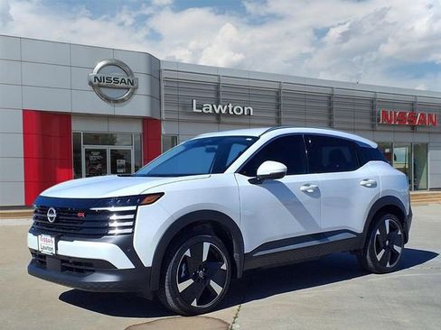 Certified 2025 Nissan Kicks SR image 1