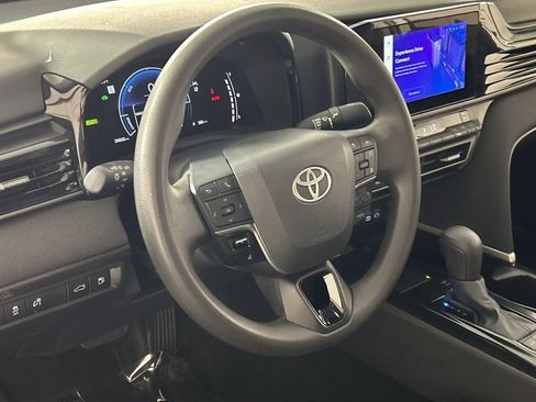 Used 2025 Toyota Camry LE FWD image 14