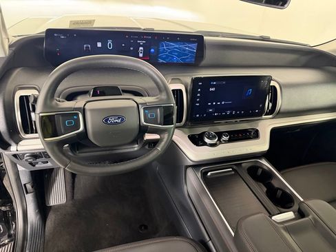 Used 2025 Ford Expedition Active AWD/4WD image 14