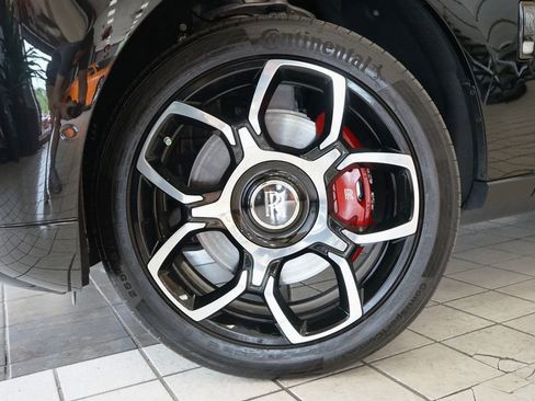 Used 2022 Rolls-Royce Cullinan Black Badge w/ Dark Exterior Package AWD/4WD image 87