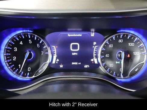 Used 2025 Chrysler Pacifica Pinnacle w/ Trailer Tow Group AWD/4WD image 11