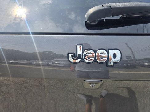 Used 2017 Jeep Cherokee Limited AWD/4WD image 15