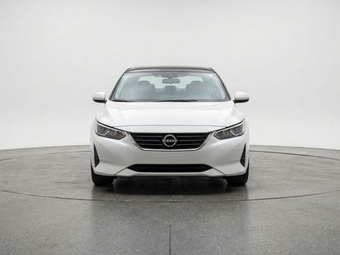 Used 2025 Nissan Sentra SV FWD image 2